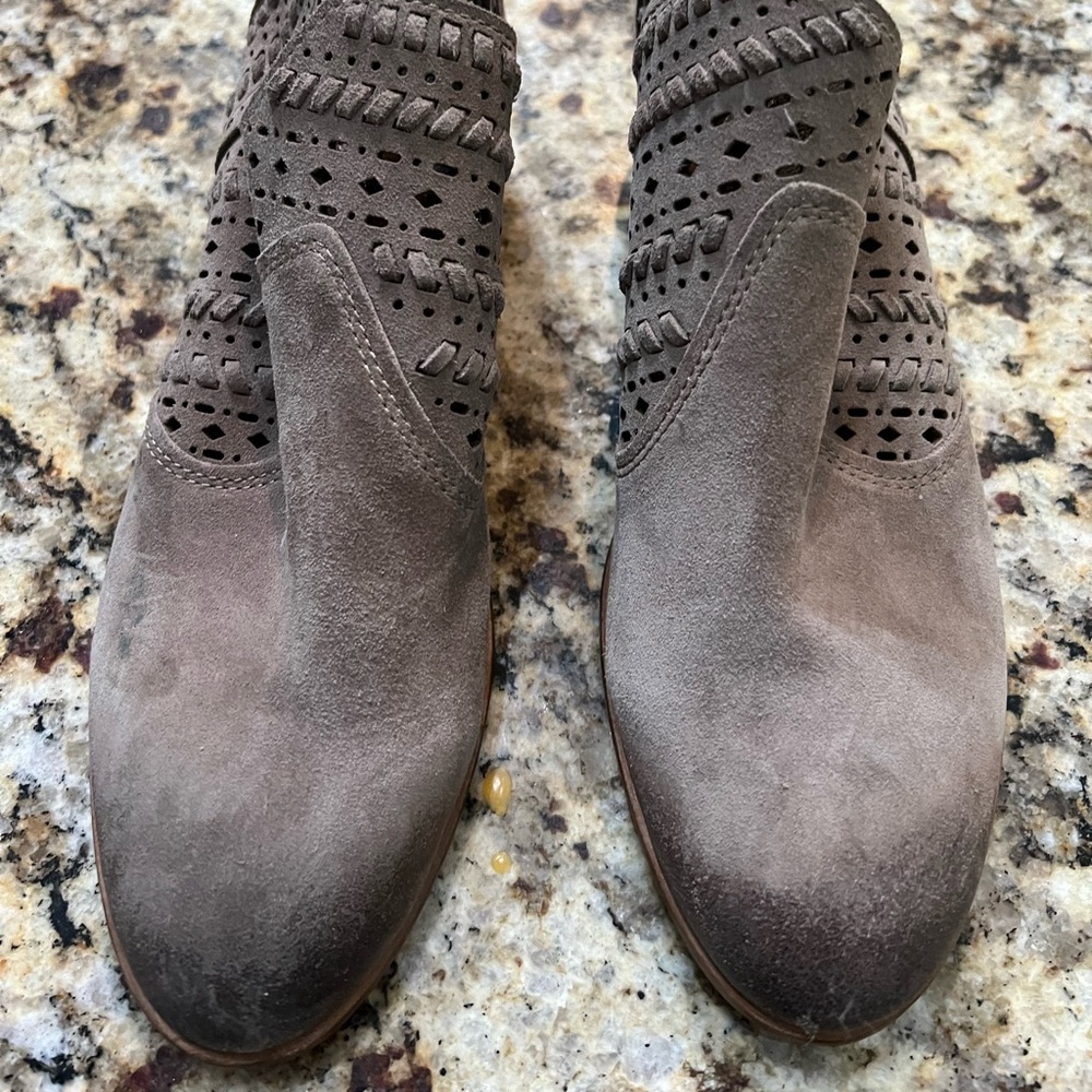 Vince Camuto ankle boots size 7.5